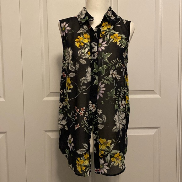 H&M button down top - Picture 1 of 3